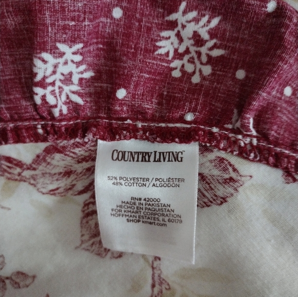 Country Living Fabric Round tablecloth Red Rose ruffled trim 60 in - Picture 3 of 4